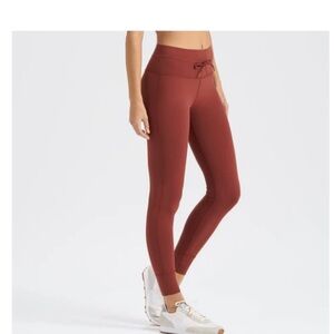 Vuori Daily Leggings- Spice - Size M